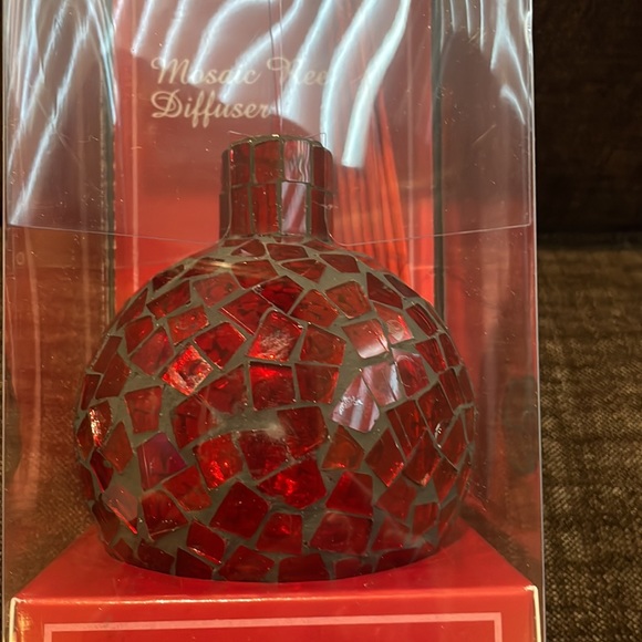 Set of Two Oil Diffusers with Oil - Picture 7 of 11